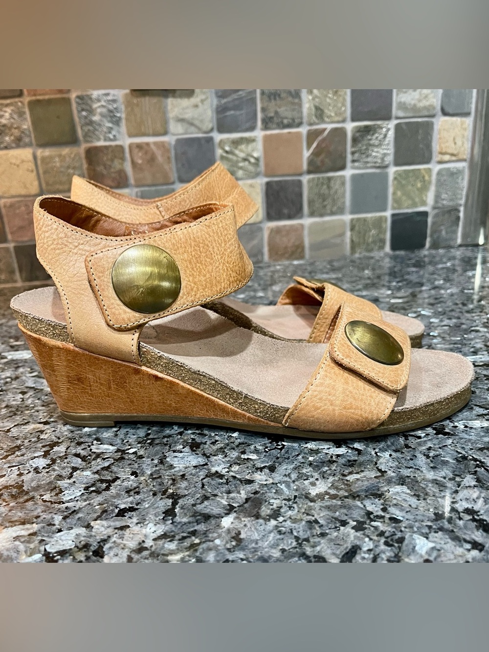 Taos Carousel Tan Leather Wedge Sandals 39 8-8.5